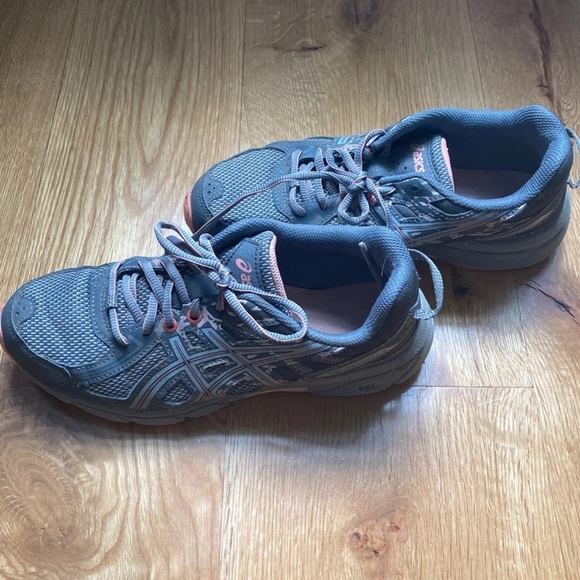 CLOSET CLEAROUT ‼️ASIC shoes - Picture 3 of 4